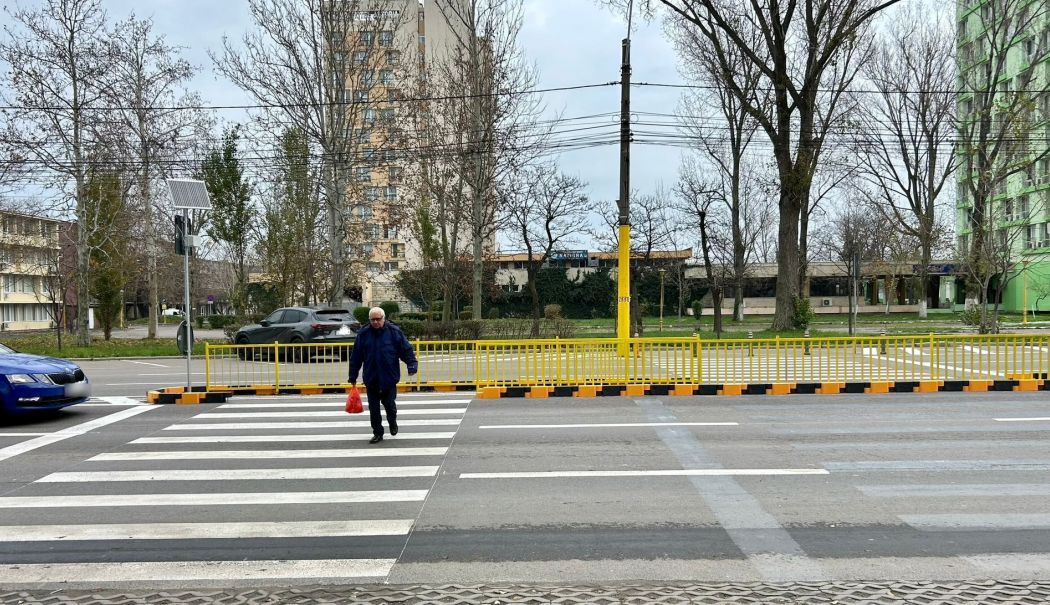 O trecere de pietoni de pe bulevardul Mamaia a fost reconfigurată