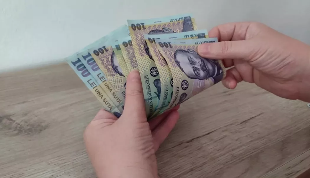 Luna trecută au fost plătite beneficii sociale pentru circa trei milioane de români - x-plati-1769944414.webp