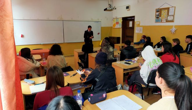 Sfaturi pentru elevi: „Spuneți NU drogurilor și alcoolului!” - x-politie-scoli-prevenire-1681979198.jpg