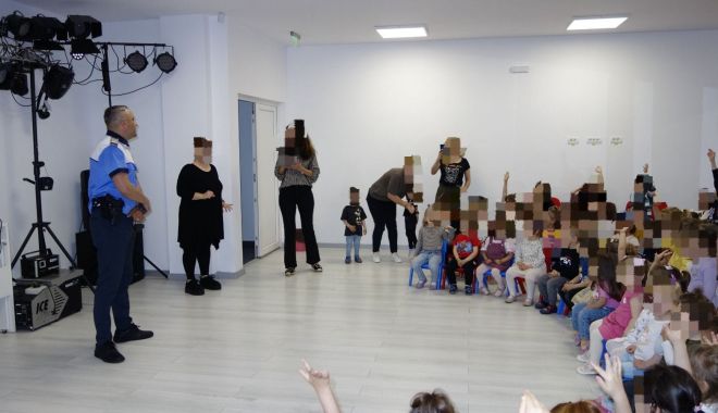 Polițiștii constănțeni, prezenți la Grădinița „Albă ca Zăpada” - x-politisti-gradinita2-1685080681.jpg