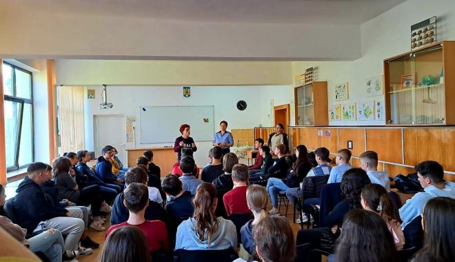 Lecții despre prevenirea infracțiunilor, ținute de polițiști în școli - x-prevenire-scoli-1679649292.jpg