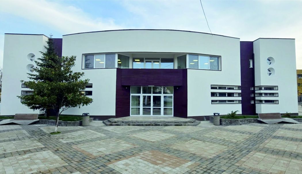 Primăria Ovidiu a finalizat lucrările privind eficiența energetică a Centrului Cultural „Elena Roizen” - x-primaria-ovidiu-1763382784.jpg