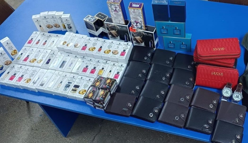 Artificii și parfumuri contrafăcute, confiscate de jandarmii constănțeni - x-produse-confiscate-2-1719832633.jpg