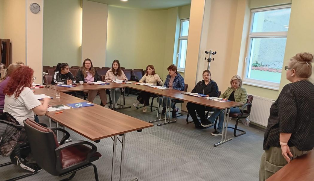Resurse utile descoperite de profesorii Liceului ”Gh. Duca”, în proiectul ”Educația face diferența” - x-profesori-duca-1746437792.jpg