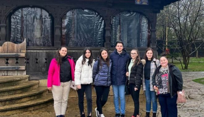 Studenţii medicinişti au petrecut o zi alături de copiii de la Centrul „Delfinul”