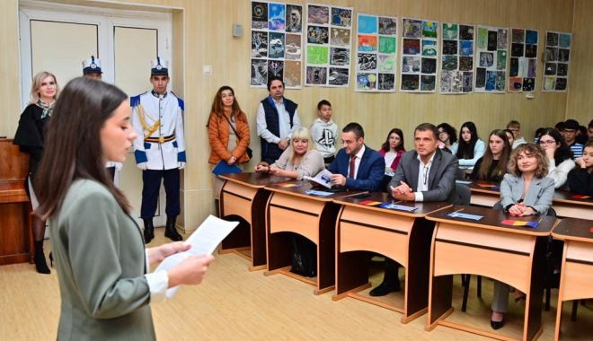 La Colegiul ”Mihai Eminescu” a debutat proiectul ”Dobrogenerații”. Invitat special Constantin Cheramidoglu - x-proiect-colegiu-1700063674.jpg