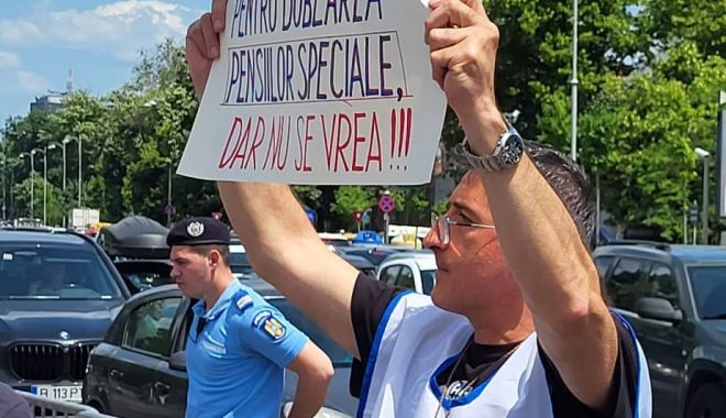 „Avem nevoie de majorări, nu de prime sau vouchere”, transmit sindicatele din învățământ. Protest și la Constanța - x-protest-1685526234.jpg