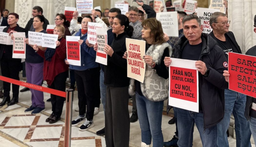 Protest spontan al angajaţilor de la Camera Deputaţilor - x-protest-la-camera-1763476761.jpg