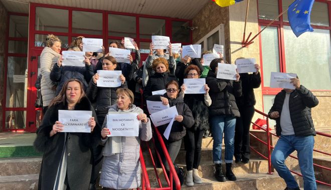 Protest spontan la Casa de Pensii Constanţa. „Promisiunile guvernanţilor s-au dovedit a fi doar cuvinte goale” - x-proteste-1703761975.jpg