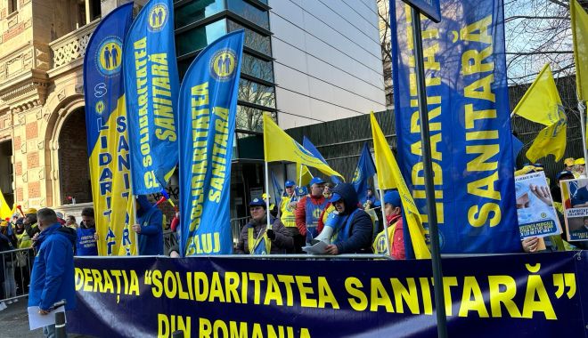 Protestele halatelor albe se mută în curtea spitalelor - x-proteste-1709126035.jpg