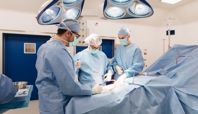 Operație realizată în premieră, de către medicii ortopezi, la Spitalul Județean Constanța - x-proteza-1695731836.jpg
