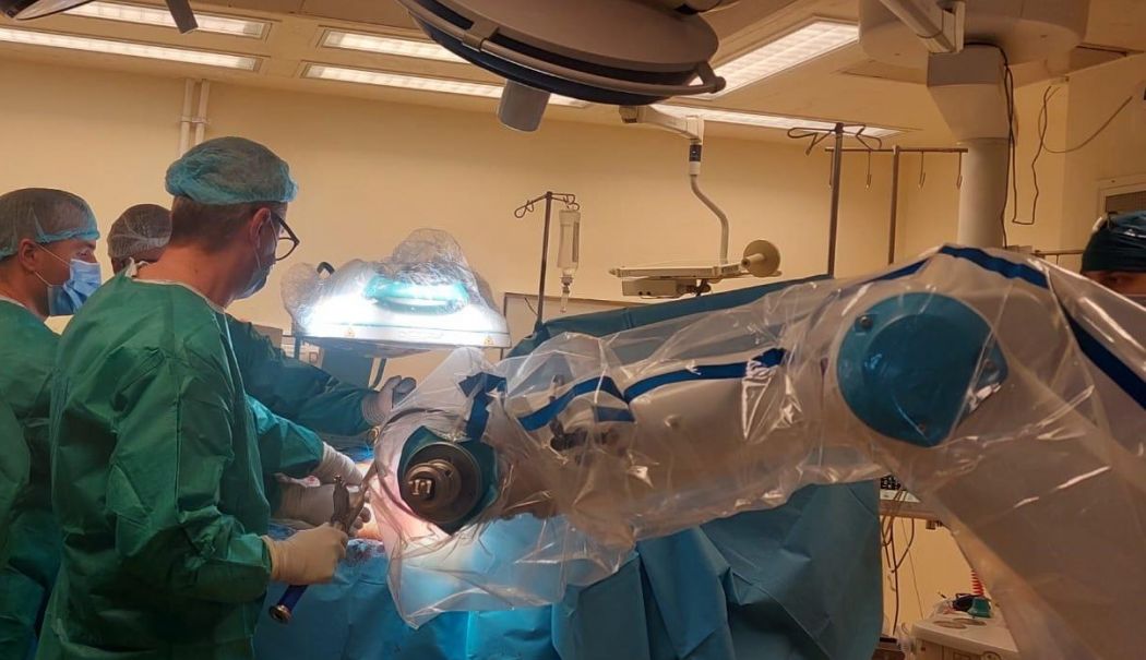 Primele proteze de șold implantate robotic, la Constanța - x-proteze-1760346142.jpeg