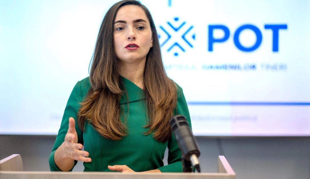 Anamaria Gavrilă: „Solicităm referendum! Românii să fie întrebați legat de sprijinul acordat Ucrainei” - x-referendum-romani-1755871485.jpg