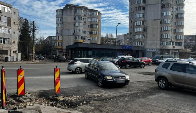 Restricții de circulație pe strada București, la intersecția cu bulevardul 1 Decembrie 1918