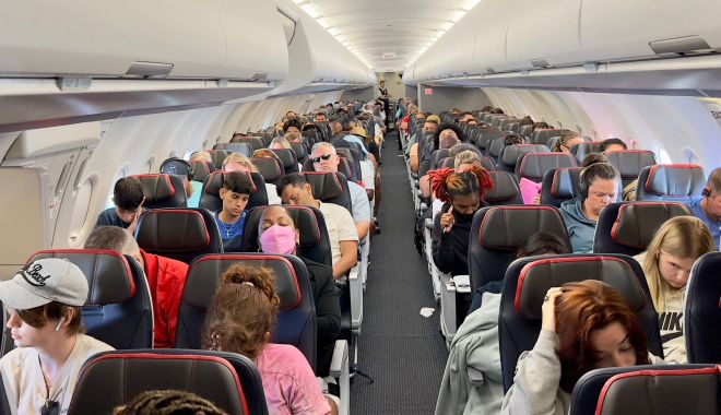 Românii care au călătorit cu avionul în iunie au avut cu 55% mai multe zboruri anulate - x-romanii-care-au-calatorit-1689961386.jpg