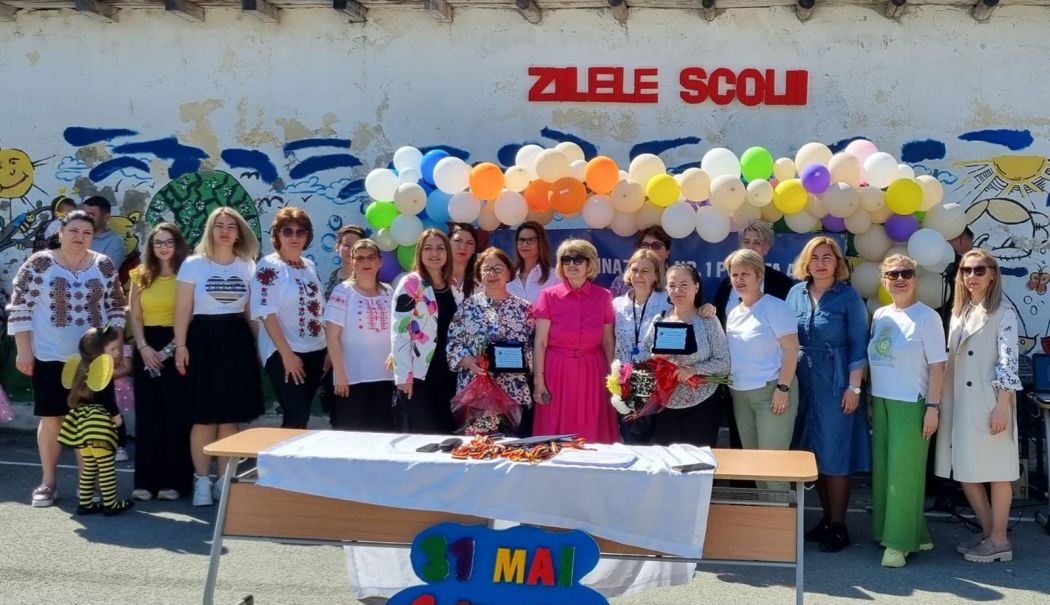 Două profesoare la final de carieră, sărbătorite de Zilele Școlii Nr. 1 Poarta Albă