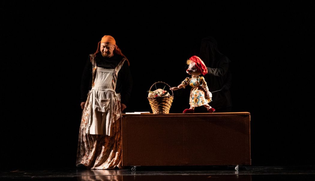 „Poveste…cu Scufiţa Roşie”, din nou pe scena Teatrului „Căluţul de Mare” - x-scufita-1730896198.jpg