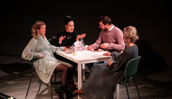 Două reprezentații cu „Universuri Paralele”: una pentru persoane cu deficiențe de auz, alta la matineu - x-teatrul-de-stat-1680874563.jpg