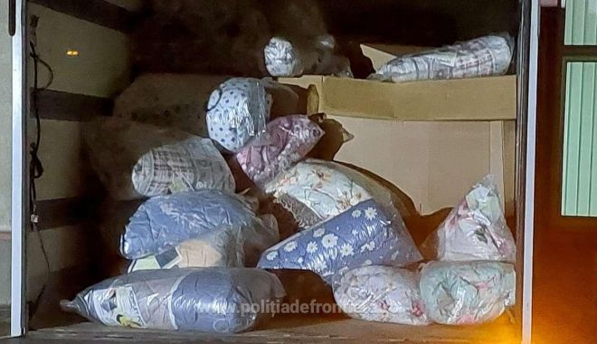 Peste 15.000 pachete cu țigări descoperite într-o autoutilitară condusă de un cetățean polonez - x-tigari-ascunse-1679392762.jpg