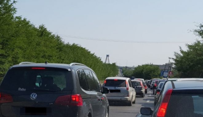 TRAFIC AGLOMERAT pe DRUMURILE SPRE LITORAL. Poliția vă sfătuiește să alegeți rutele ocolitoare