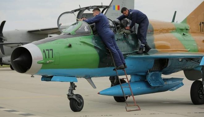 ULTIMUL ONOR ÎN AER. Aeronavele MiG-21 LanceR zboară pentru ultima dată pe cerul României