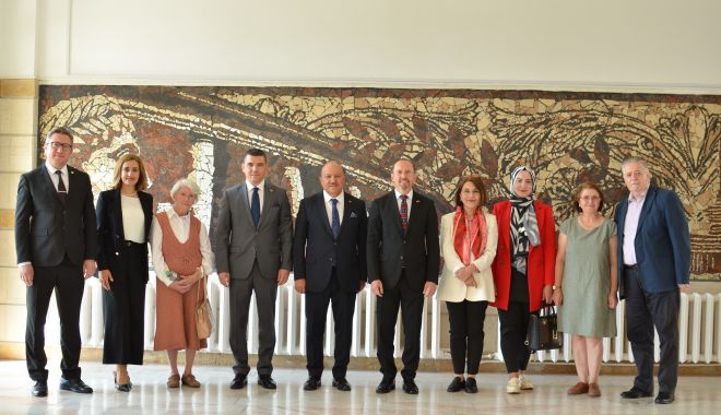 Ambasadorul Republicii Turcia la București a vizitat Universitatea „Ovidius” din Constanța - x-vizita-ovidius-1686831846.jpg