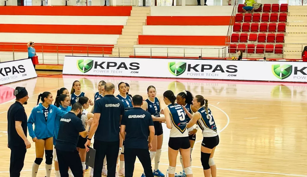 Atât de aproape, și totuși atât de departe! Înfrângere dramatică pentru voleibalistele de la CSM Constanța - x-volei-csm-dinamo2-1774602801.webp