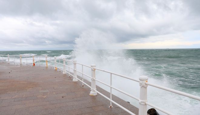 Meteorologii constănţeni avertizează: ploi, lapoviță, ninsoare și vânt puternic la malul mării