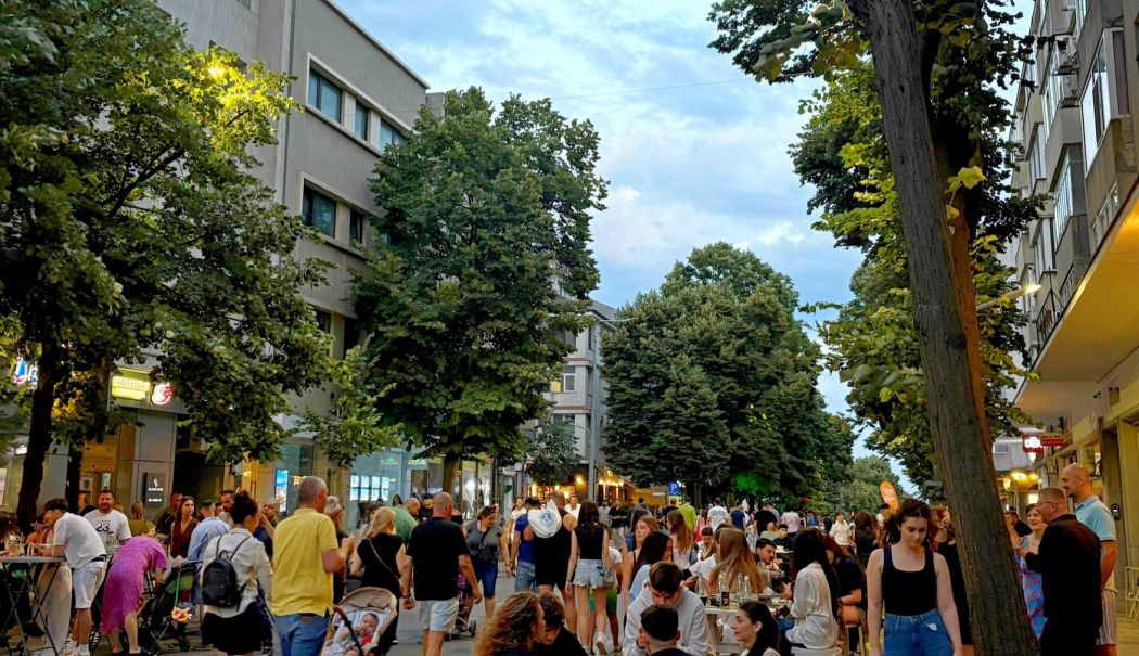 Weekend pietonal pe bulevardul Tomis: dansuri grecești şi diverse activități în aer liber - x-weekend-pietonal-1756460026.jpg