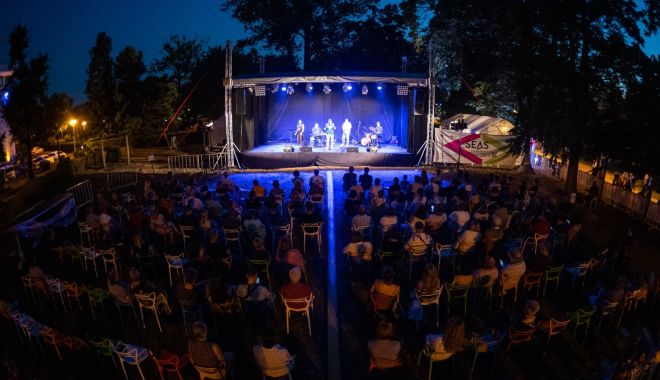Două spectacole din registre diferite în debutul celei de-a cincea săptămâni a SEAS