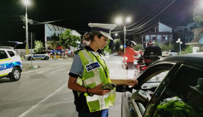 RAZIE ÎN TOIUL NOPȚII, PE LITORAL: SUTE DE MAȘINI TRASE PE DREAPTA! - xactiunepolitie-1627807081.jpg
