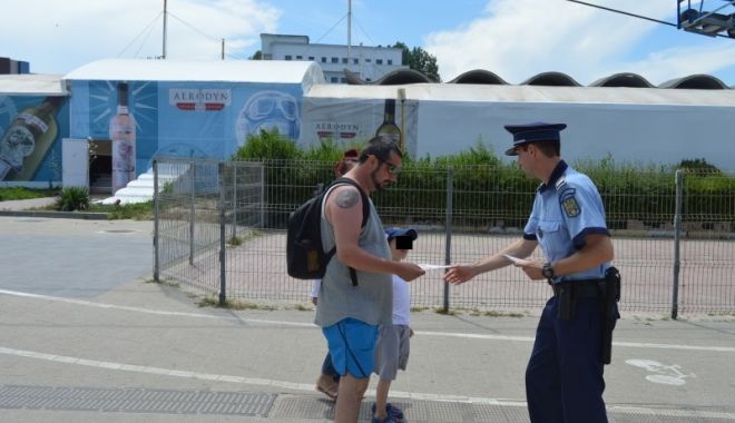 Activități preventive ale poliţiştilor constănțeni, în taberele de copii de pe litoral