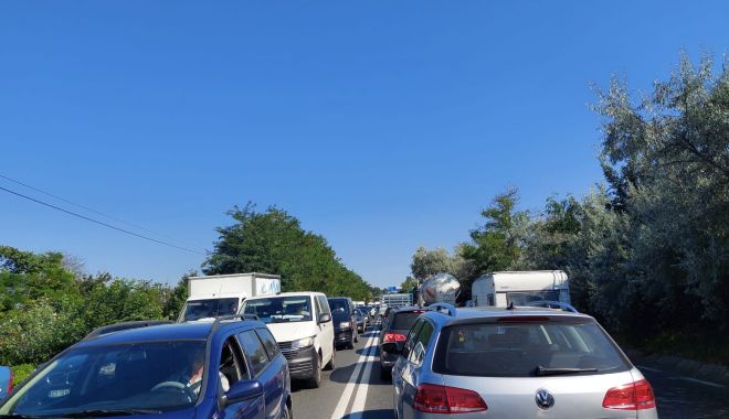 AGLOMERAȚIE pe șoseaua spre sudul litoralului, pe ambele sensuri. Polițiștii sunt prezenți în intersecții - xaglomeratie-1658737960.jpg