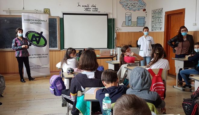 Lecții juridice în școli, în scopul prevenirii consumului de droguri - xana-1631875904.jpg