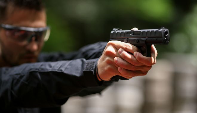 Deținătorii de arme din Constanța, verificați de Poliție - xarmemunitii-1630833068.jpg