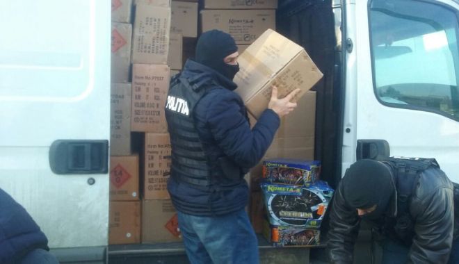 Polițiștii, pe urmele artificiilor și petardelor ilegale: sute de controale în piețe - xartificiiconfiscate-1670148912.jpeg