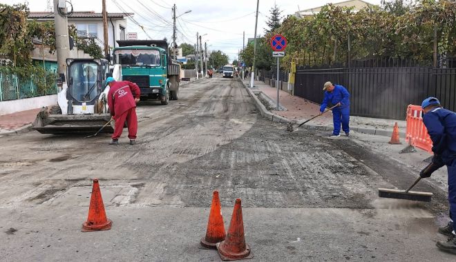 Se asfaltează carosabilul pe strada Liliacului din cartierul Km 4-5