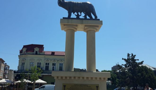 Atracție inedită pe litoralul românesc: De Historia Urbis - Gardă de onoare la statuia Lupa Capitolina