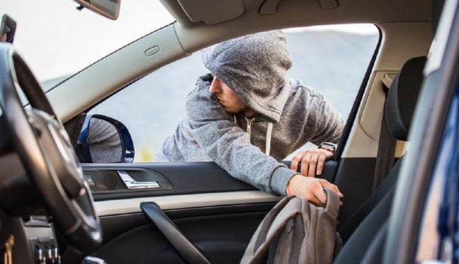 Anchetat pentru un furt din mașină, comis la sfârșitul lunii iulie - xautofurt-1631276578.jpg