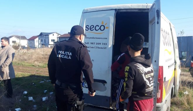 Constănţeni amendaţi pentru că au aruncat deşeuri dintr-o autoutilitară - xautoutilitara-1669540692.jpg