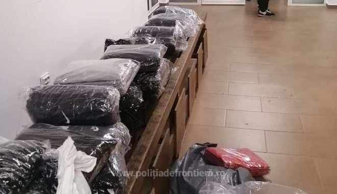Bunuri susceptibile a fi contrafăcute în valoare de peste 18.000 lei, confiscate la Vama Veche - xbunuri-1631277860.jpg