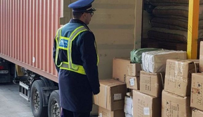 Container cu lumânări aniversare, aduse din Cambodgia, confiscat de Poliție - xbunuriconfiscate-1634038454.jpg