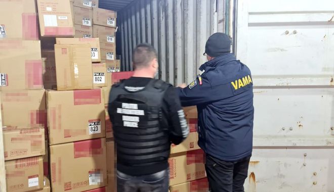 Căști audio, posibil contrafăcute, depistate într-un container în Portul Constanța - xcasti2-1642766018.jpg