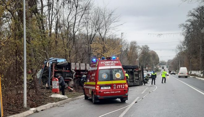 Cisternă cu MOTORINĂ, RĂSTURNATĂ pe un drum din județul Constanța - xcisternarasturnata1-1669886819.jpg