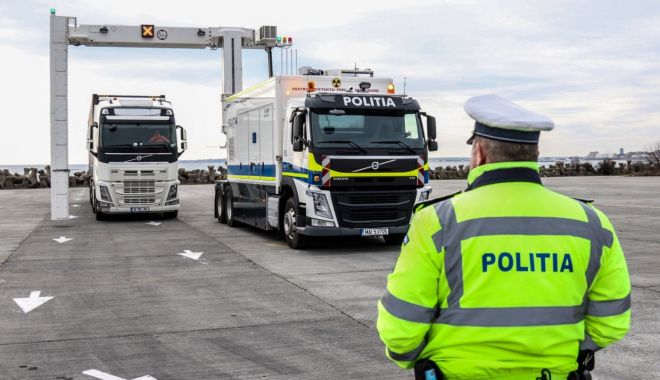 CAPTURĂ ÎN PORT. Container cu peste 4.500 de jocuri „cub rubik”, aduse din China, reținut de polițiști - xcubrubik-1662108435.jpg