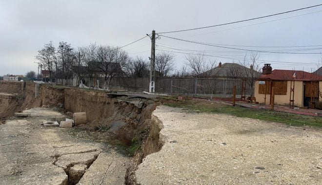 Noi măsuri în cazul surpării malului de la Cumpăna: mai mulți locuitori ar putea fi relocați! - xcumpanasurpare-1634212275.jpg