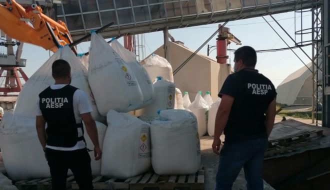 Peste 160 de tone de îngrășămând chimic, depozitate necorespunzător. Poliția a deschis o anchetă penală