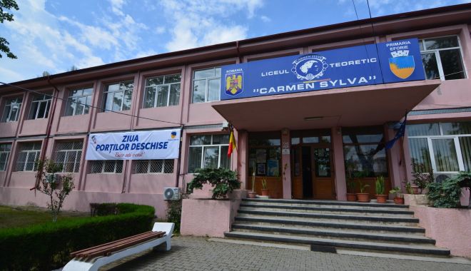 Doi elevi reprezintă Liceul „Carmen Sylva” la etapa națională a două olimpiade - xdoielevi-1648565125.jpg