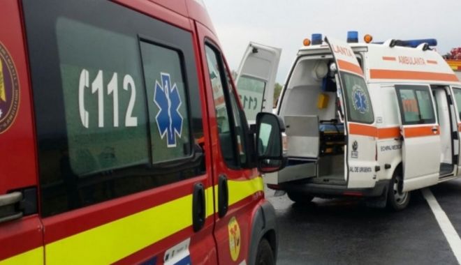 FOTO. Dubiță CĂZUTĂ ÎN RÂPĂ, la Cogealac. Șoferul a fost preluat de ambulanță - xdubitarapaambulanta-1673512206.jpg