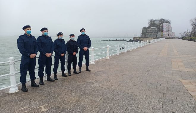 Elevi constănţeni de la Şcoala Militară „Petru Rareş” Fălticeni, în practică la Inspectoratul de Jandarmi Judeţean Constanţa - xelevijandarmi1-1641902017.jpg